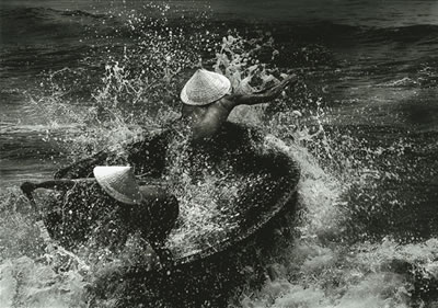 crossing waves par Tung Khanh Le (Viet Nam)