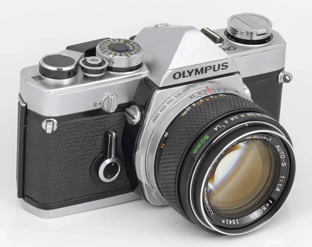 Olympus PEN : du demi-format au Micro 4/3, la photographie à emporter Olympus OM-1 1972